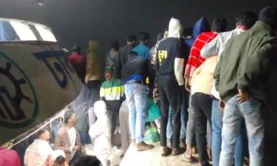 মেঘনায় লঞ্চ–বাল্কহেড সংঘর্ষ, প্রাণে বাঁচলেন সহস্রাধিক যাত্রী