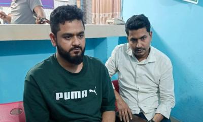 চাঁপাইনবাবগঞ্জে দুই সাংবাদিককে পিটিয়ে জখম করেছে সন্ত্রাসী বাহিনী