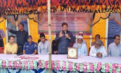 ক্ষুদ্র নৃ-গোষ্ঠির উন্নয়নে রায়গঞ্জে ছাগী বিতরণ কার্যক্রম