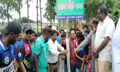 পীরগঞ্জে ১০ কিলোমিটার সড়কের দুই ধারে কৃষ্ণচুড়ার চারা রোপণ কর্মসূচীর উদ্বোধন