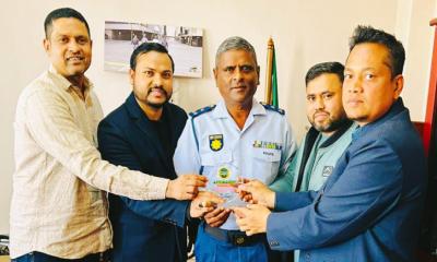 দক্ষিণ আফ্রিকায় বিদায়ী স্টেশন কমান্ডারকে বাংলাদেশিদের সম্মাননা