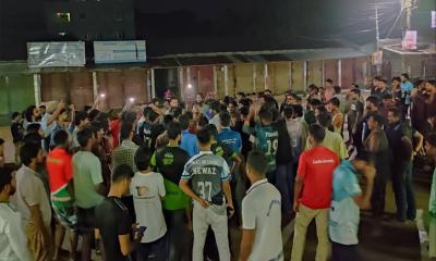 কুবিতে এক সাংবাদিক সংগঠনের নিবন্ধন বাতিলের দাবিতে মধ্যরাতে শিক্ষার্থীদের বিক্ষোভ