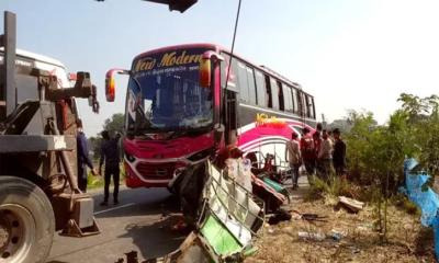 ফরিদপুরে বাসচাপায় নিহত ৩, আহত ৪