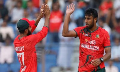 টসে হেরে ফিল্ডিংয়ে বাংলাদেশ