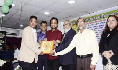 সার্ক পার্সোনালিটি অ্যাওয়ার্ড-২০২৫ অর্জন করলেন কুড়িগ্রামের যুবক হুমায়ুন কবির