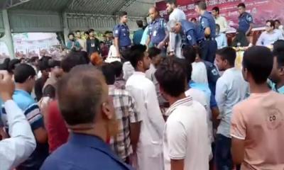 চাঁপাইনবাবগঞ্জে জুলাই গণঅভ্যুত্থান দিবস চলাকালে দু’পক্ষের বাকবিতণ্ডা