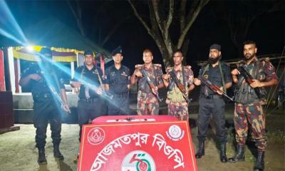 চাঁপাইনবাবগঞ্জ সীমান্তে বিজিবি-র‌্যাবের অভিযানে বিদেশি অস্ত্র উদ্ধার
