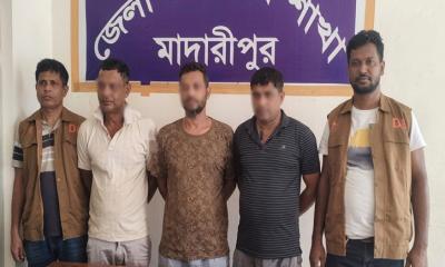 মাদারীপুরে ডিবির অভিযানে ইয়াবাসহ ১৬ মাদক কারবারি গ্রেপ্তার