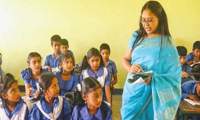 প্রাথমিক শিক্ষকদের বেতন দুই ধাপ বেড়ে ১১তম গ্রেড হচ্ছে !