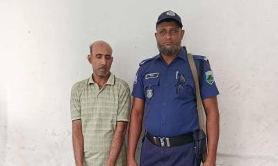 বড়াইগ্রামে ভুয়া পুলিশ আটক