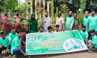 রায়গঞ্জে ‘গ্রীণ ফেয়ার’-এর উদ্যোগে গাছের চারা রোপণ