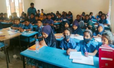 জয়পুরহাটে প্রাথমিক শিক্ষায় বৈষম্য বাড়ছে  শহরে শিক্ষার্থীর ভিড়, গ্রামে ফাঁকা শ্রেণিকক্ষ