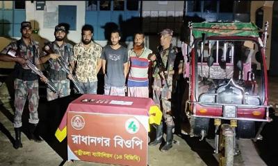 পত্নীতলা সীমান্তে বিজিবির অভিযানে মাদকদ্রব্যসহ আটক-৩