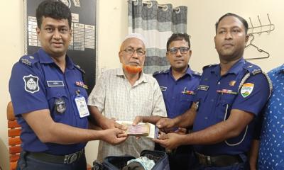 ভৈরবে রেলওয়ে স্টেশনের প্লাটফর্মে পড়ে থাকা ব্যাগে মিলল লক্ষাধিক টাকা