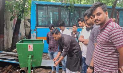 ক্যাম্পাসের পরিত্যক্ত ডাস্টবিন নিজ হাতে সংস্কার করলেন জবি ছাত্রদল নেতা শাহরিয়ার