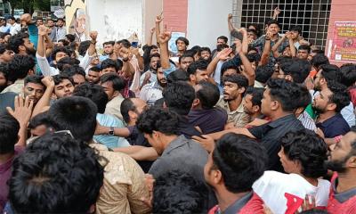 রাকসু নির্বাচনকে ঘিরে সংঘর্ষ,আহত বেশ কয়েকজন