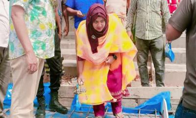 মান্দার সতীহাটে আরসিসি ঢালাই রাস্তার উদ্বোধন করলেন ইউএনও