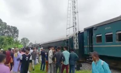 রংপুরে পদ্মরাগের ৬ বগি লাইনচ্যুত, উত্তরবঙ্গের সঙ্গে ট্রেন চলাচল বন্ধ