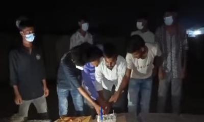 এনায়েতপুরে মাস্ক পরে শেখ হাসিনার জন্মদিনে কেক কাটালো ছাত্রলীগ