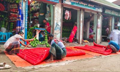 ভাঙ্গুড়ায় শীতের আমেজ, ব্যস্ত হাতে তৈরি হচ্ছে লেপ-তোশক