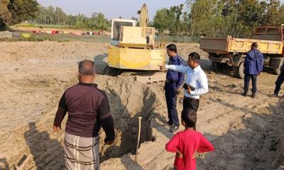 রায়গঞ্জে অবৈধভাবে মাটি কাটায় দুই লাখ টাকা জরিমানা