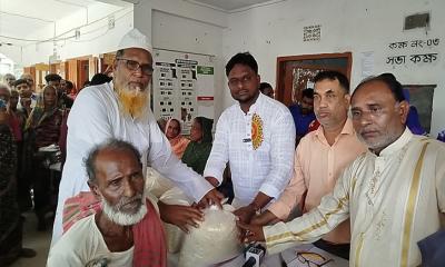 সাটুরিয়ার পবিত্র ঈদুল আজহা উপলক্ষে ভিজিএফ চাল বিতরণ