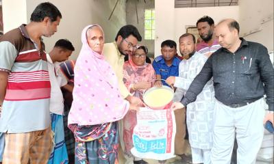 মাগুরার শ্রীপুরে শান্তিপূর্ণভাবে ভিজিএফ-এর চাল বিতরণ
