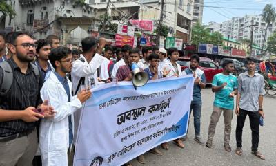 হল ত্যাগ না করার সিদ্ধান্ত ঢামেক শিক্ষার্থীদের, চলবে আন্দোলন