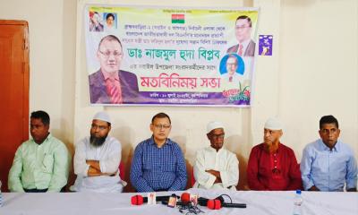 সরাইলে সাংবাদিকদের সঙ্গে বিএনপি নেতা ডা. নাজমুল হুদার মতবিনিময়