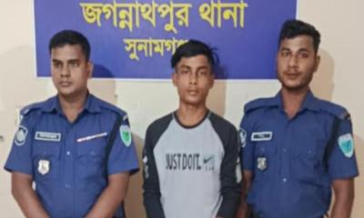 সুনামগঞ্জে সেনাবাহিনী ও পুলিশের যৌথ অভিযানে অস্ত্রসহ গ্রেফতার-১