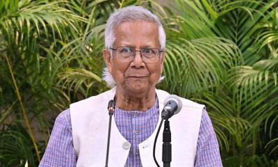 ঢাকেশ্বরী মন্দির পরিদর্শনে প্রধান উপদেষ্টা