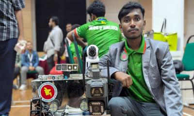 চুয়াডাঙ্গার তরুণের উদ্ভাবিত  “হেক্সাগার্ড রোভার”  মালয়েশিয়ায় স্বর্ণপদক অর্জন