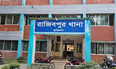 রাজীবপুরে পুলিশের ওপর হামলা, আওয়ামী লীগ নেতাকে ছিনিয়ে নিল এলাকাবাসী