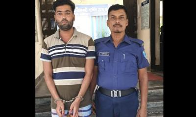 ফরিদপুরে প্রবাসীর স্ত্রীকে ইভটিজিং করায় যুবক আটক