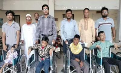 বোয়ালখালীতে প্রতিবন্ধী শিশুদের হুইলচেয়ার দিল উপজেলা প্রশাসন