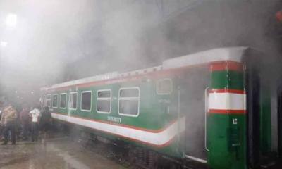 উপবন এক্সপ্রেস ইঞ্জিনে হঠাৎ আগুন