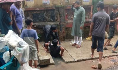 চট্টগ্রামে নালায় পড়ে নিখোঁজ শিশু, উদ্ধার অভিযানে ফায়ার সার্ভিস