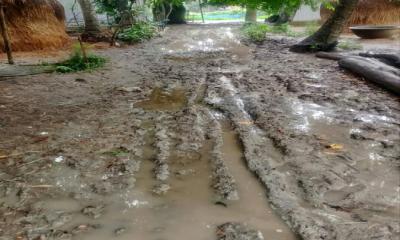 রাস্তাটি পাকা হলেই আমাগো দুর্ভোগ পোহাতে হবে না