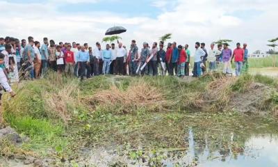 রূপগঞ্জের জলাবদ্ধতা নিরসনে প্লাবিত এলাকা পরিদর্শনে প্রশাসন ও পরিবেশ অধিদপ্তর
