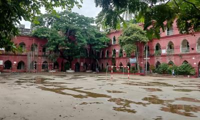 পূজার ছুটিতে নিরব কবি নজরুল কলেজে ক্যাম্পাস