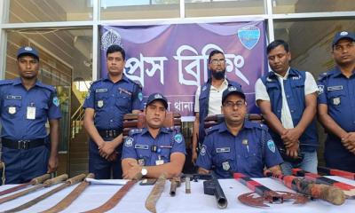 আনোয়ারায় ডাকাতির প্রস্তুতিকালে অস্ত্রসহ ৭ জন আটক