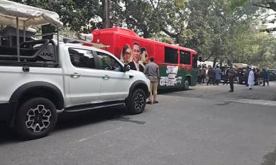 বাবার কবর জিয়ারত করতে জিয়া উদ্যানের পথে তারেক রহমান