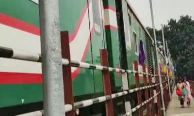 অযথা শেকল টানায় কালুরঘাট সেতুতে দাঁড়িয়ে গেল ট্রেন