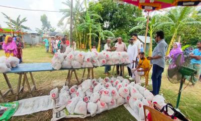 উলিপুরে ক্লাব ৯৭-৯৯ চট্টগ্রামের উদ্যোগে ২০০ পরিবারের মাঝে ঈদ উপহার বিতরণ
