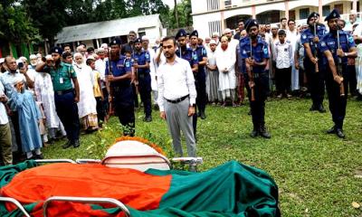বীর মুক্তিযোদ্ধা নাজিম উদ্দীন খানকে রাষ্ট্রীয় মর্যাদায় দাফন