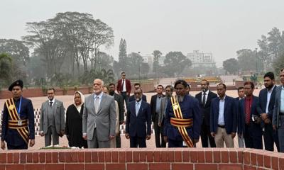 জাতীয় স্মৃতিসৌধে নবনিযুক্ত প্রধান বিচারপতির শ্রদ্ধা নিবেদন