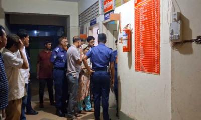 মাদক ব্যবসায়ীদের হামলায় হাতীবান্ধায় দুই পুলিশ কর্মকর্তা আহত