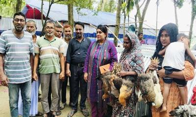 সরিষাবাড়ীতে প্রান্তিক শিশুর মাঝে স্কুল ব্যাগ, ছাতা ও উপকরণ বিতরণ