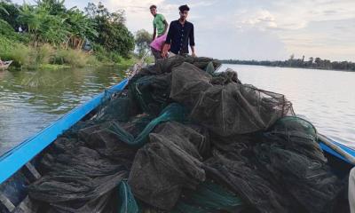 মান্দায় মৎস্য সম্পদ রক্ষায় শিব নদীতে অভিযানে কারেন্ট জাল জব্দ