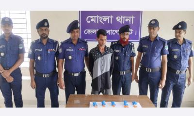 মোংলায় পুলিশের অভিযানে মাদক সম্রাট আটক